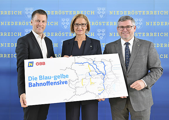 blau-gelbe_Bahnoffensive_Mikl-Leitner_Schleritzko.jpg 